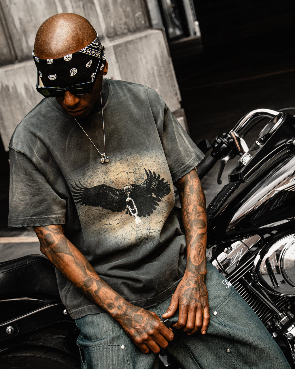 Chained Eagle Tee [Black]